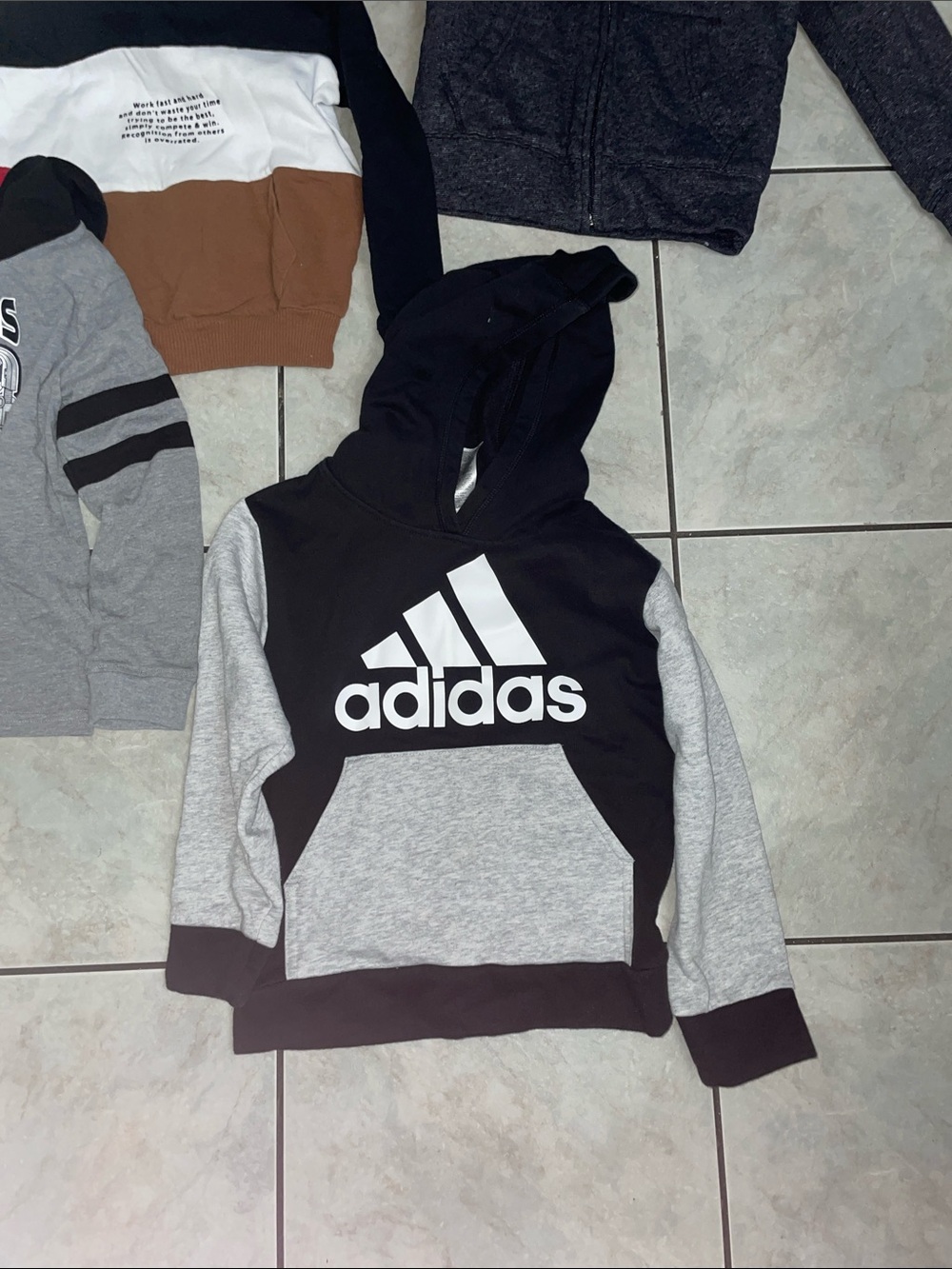 Boys sweatshirt and jacket bundle (7) size 6 - Picture 4 of 9